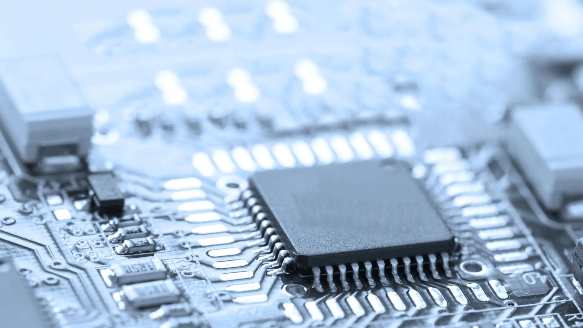 Le azioni NVIDIA salgono grazie alla produzione di chip per l'intelligenza artificiale
